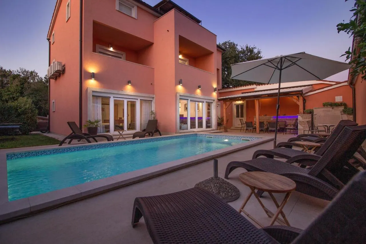 Wonderful Villa Katarina With Heated Pool And Jacuzzy Sea View Medulin