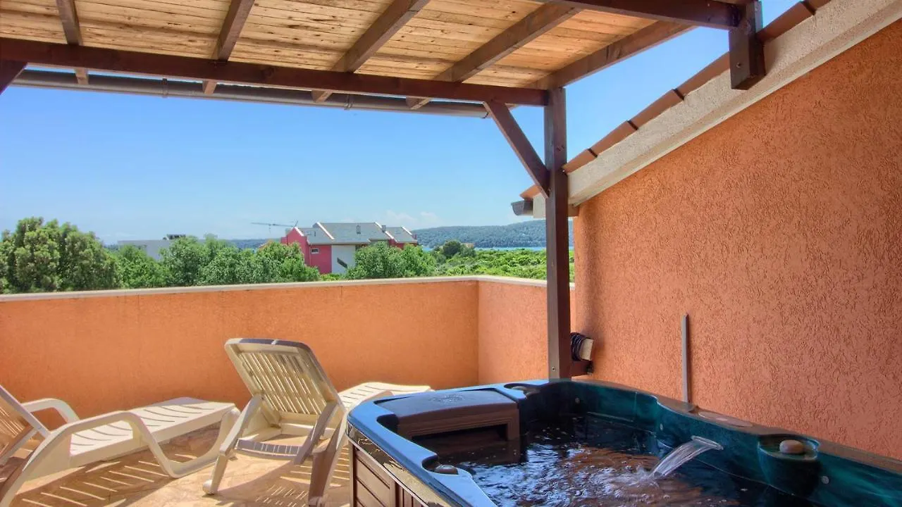 Wonderful Villa Katarina With Heated Pool And Jacuzzy Sea View Medulin