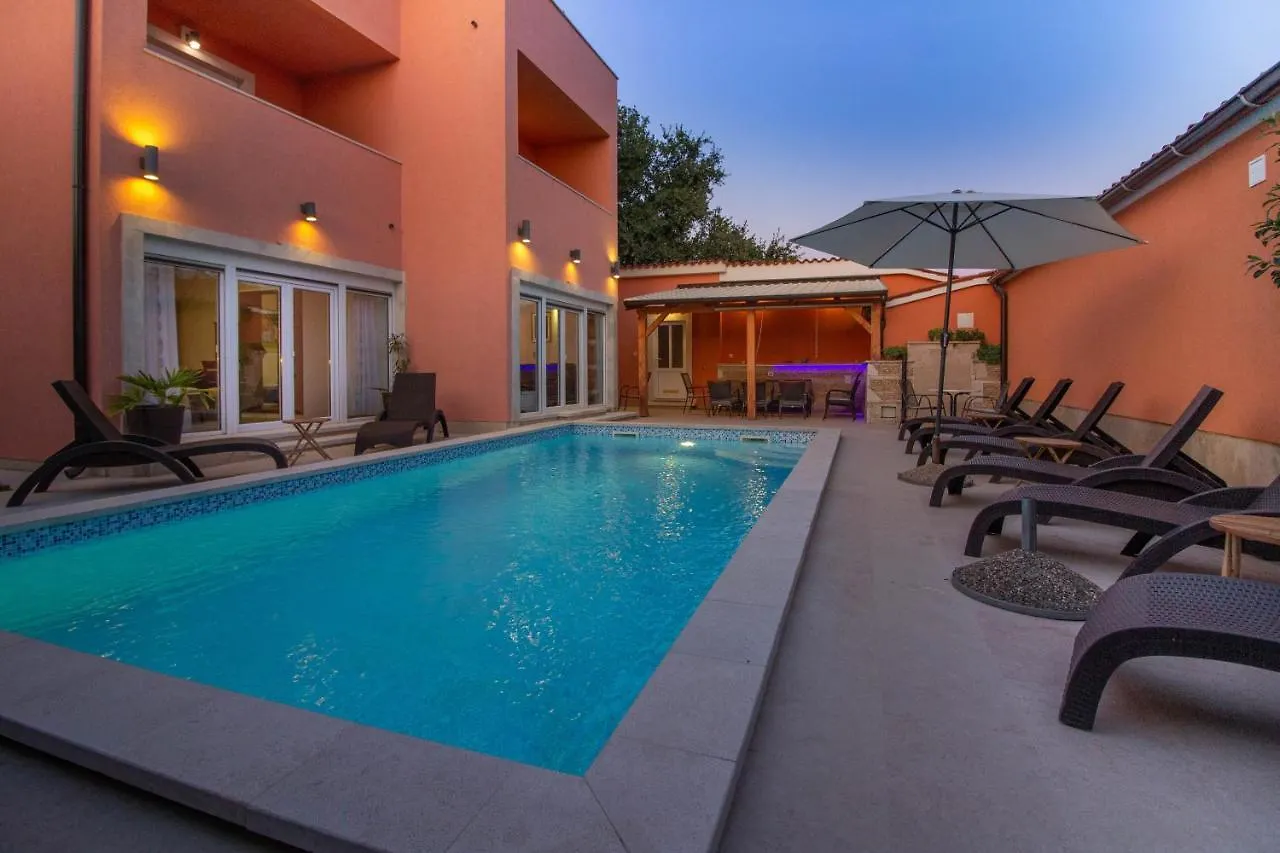 Wonderful Villa Katarina With Heated Pool And Jacuzzy Sea View Medulin
