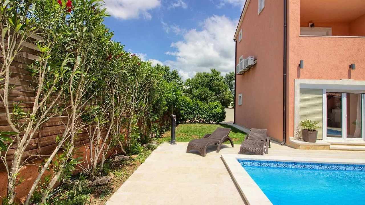 Wonderful Villa Katarina With Heated Pool And Jacuzzy Sea View Medulin