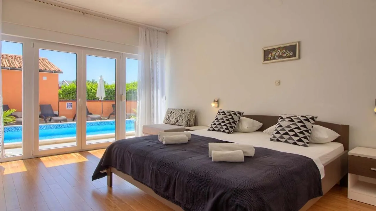 Wonderful Villa Katarina With Heated Pool And Jacuzzy Sea View Medulin