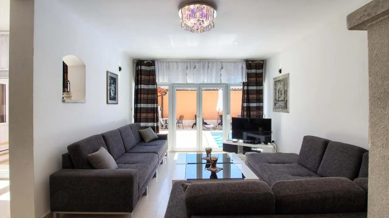 Wonderful Villa Katarina With Heated Pool And Jacuzzy Sea View Medulin Croatia