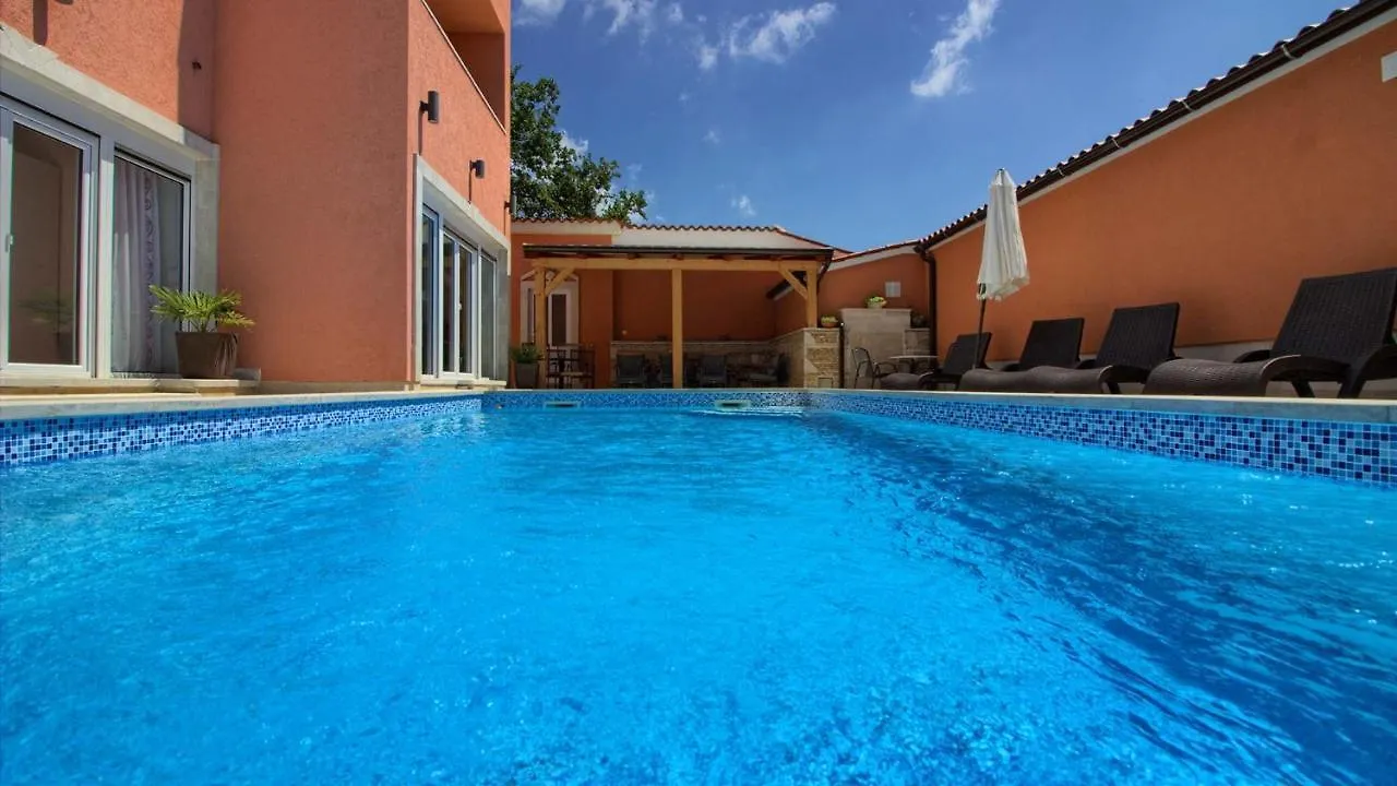 Wonderful Villa Katarina With Heated Pool And Jacuzzy Sea View Medulin