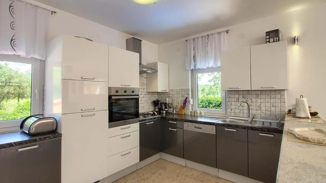 Wonderful Villa Katarina With Heated Pool And Jacuzzy Sea View Medulin