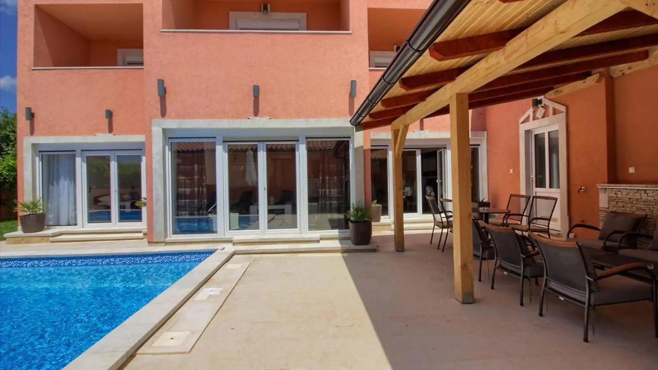 Wonderful Villa Katarina With Heated Pool And Jacuzzy Sea View Medulin